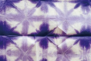 開く瞬間がわくわく！しぼり染め体験！